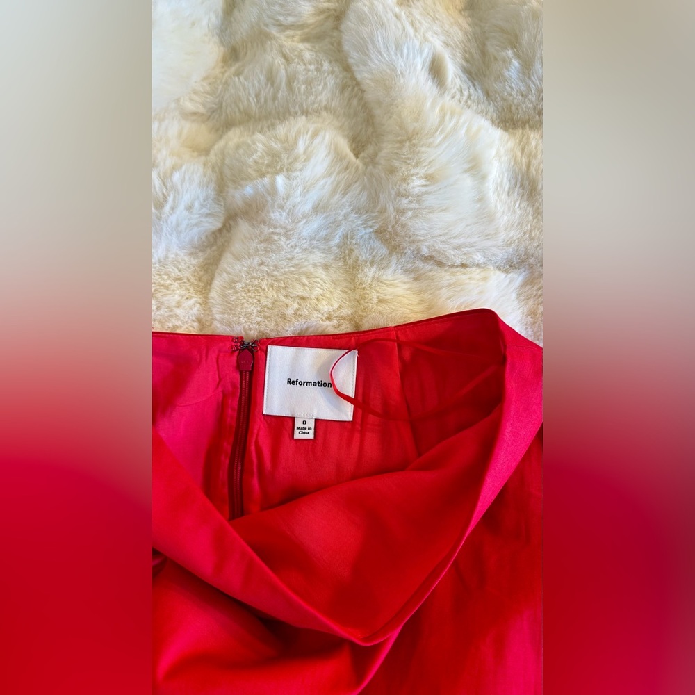 Reformation Laguna Two Piece In Lipstick, brand new, never worn, no flaws. - Picture 11 of 16
